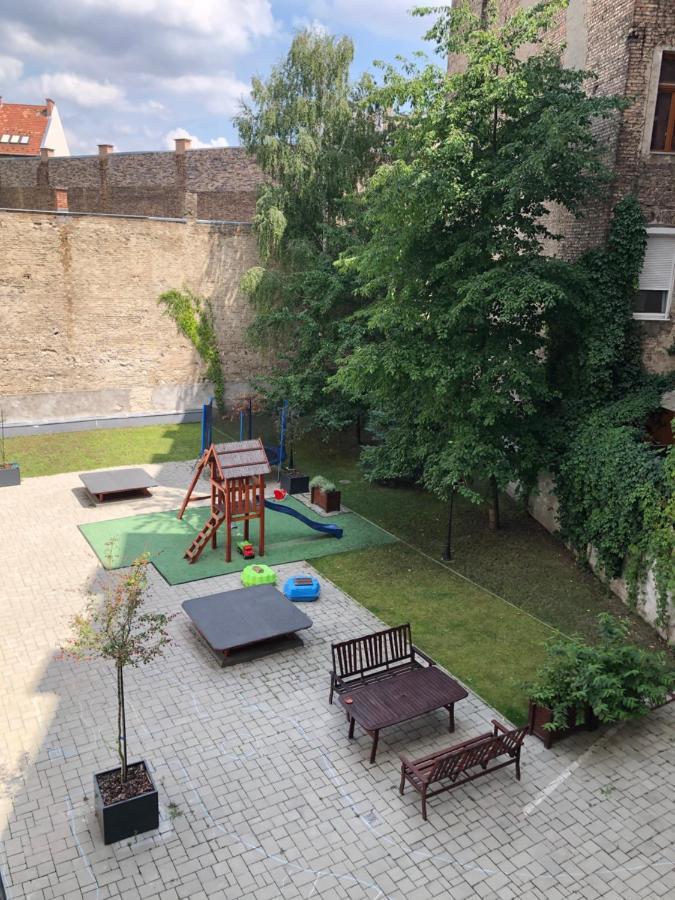 Large Apartment With Garage And Terrace Budapest Eksteriør billede
